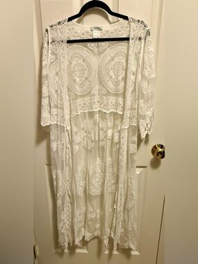 Vivid New York White Floral Lace Duster - Boho Festival Kimono Cover-Up - Large
